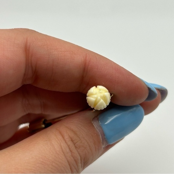 Vintage Avon Gold Tone Floral Stick Pin with White Cream Rose and Leaves - Picture 6 of 6